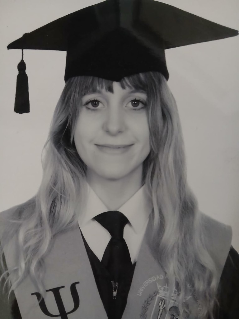 Bea Abad en su graduación de Psicología por la UAM